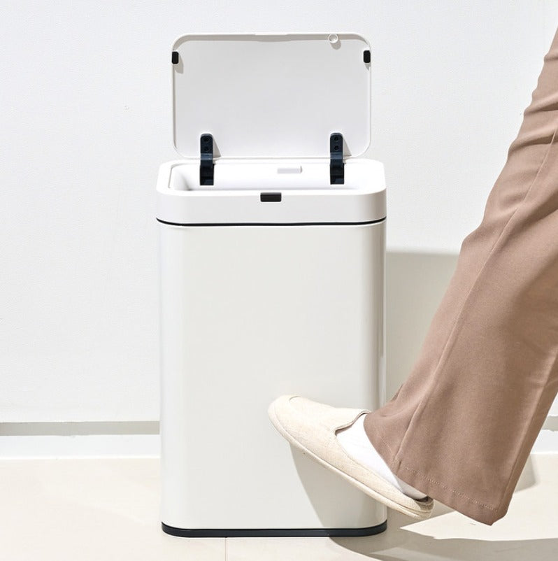 OLLY Living Sensor Kick Trash Can (20L)