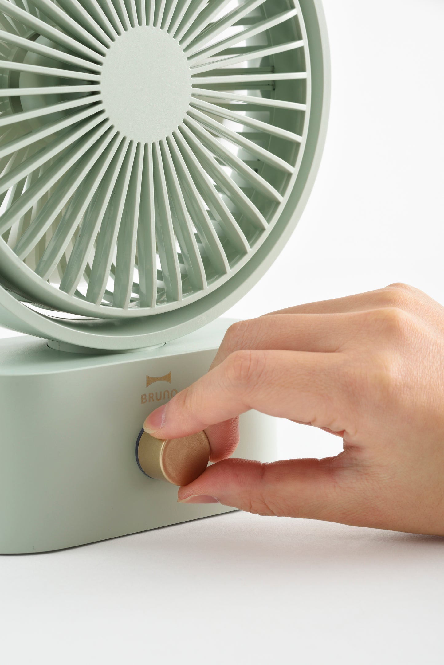 Ventilador portátil oscilante