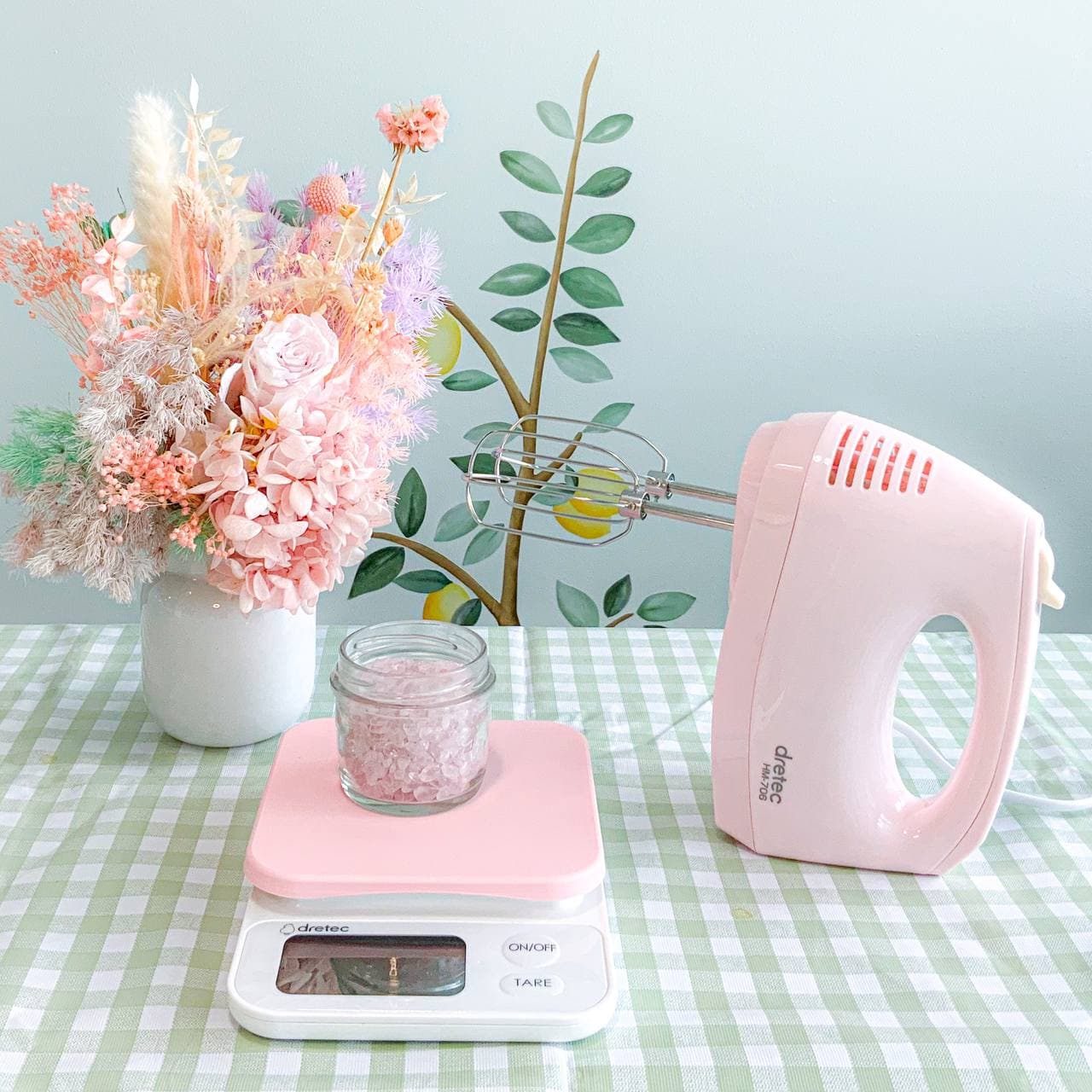 Precision Digital Scale (0.1g-2kg) in Pink