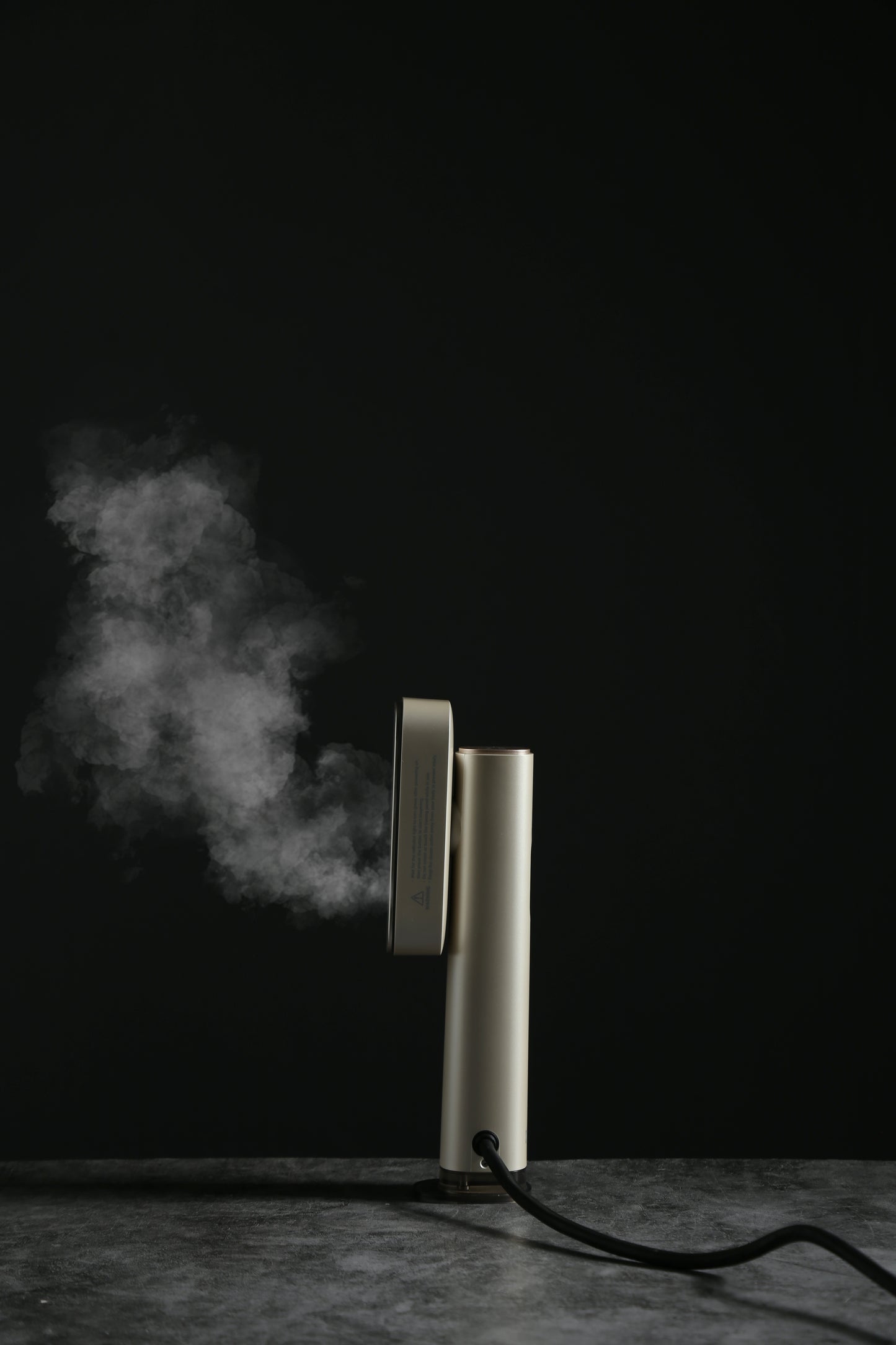 Global Voltage Handheld Steamer - Champagne Gold