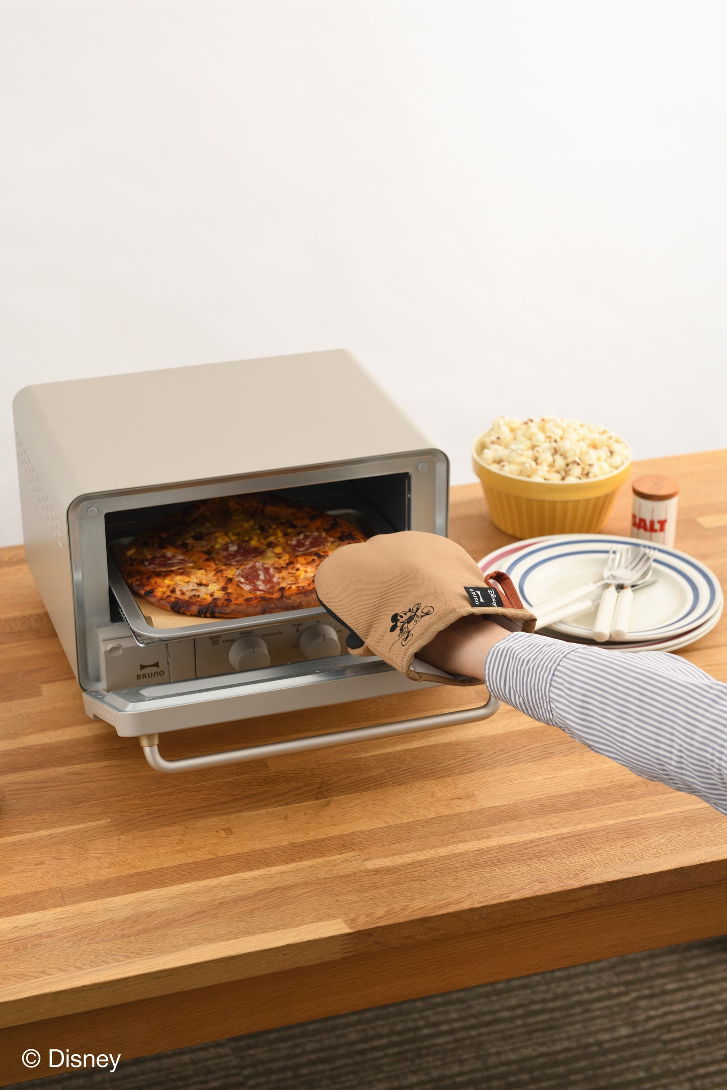 © Disney Oven Mittens