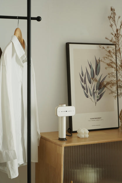 Global Voltage Handheld Steamer - Champagne Gold