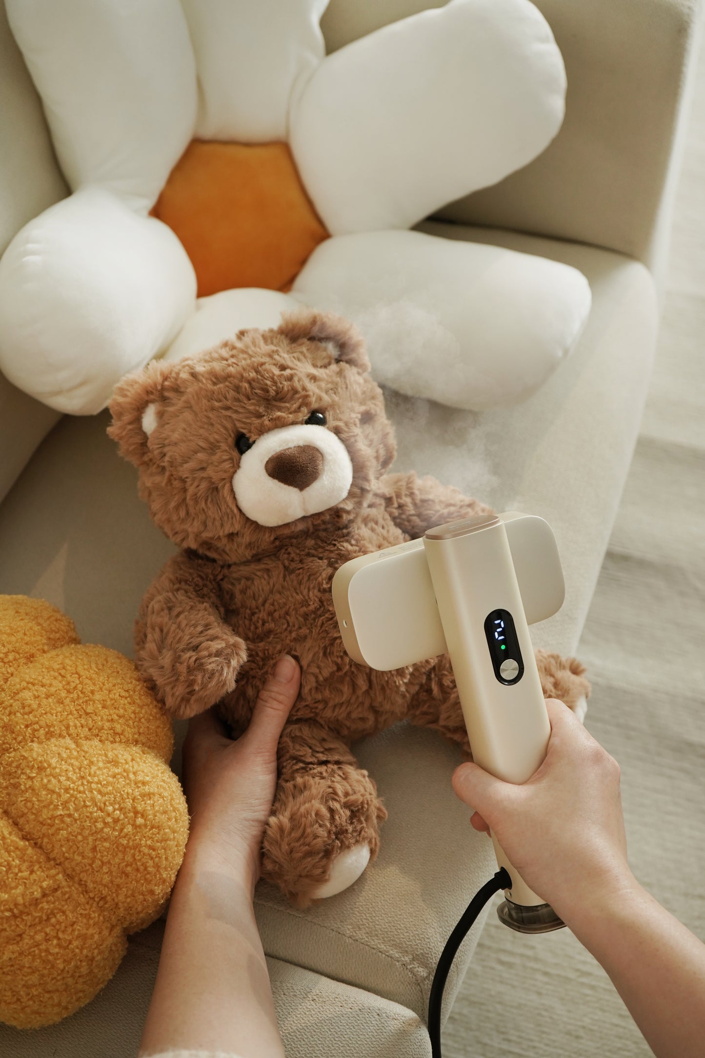 Global Voltage Handheld Steamer - Champagne Gold